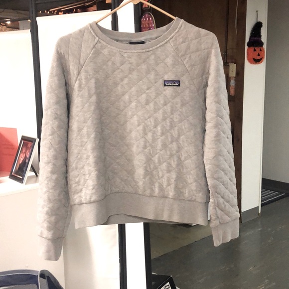 Patagonia Tops - Cotton quilted gray Patagonia sweatshirt